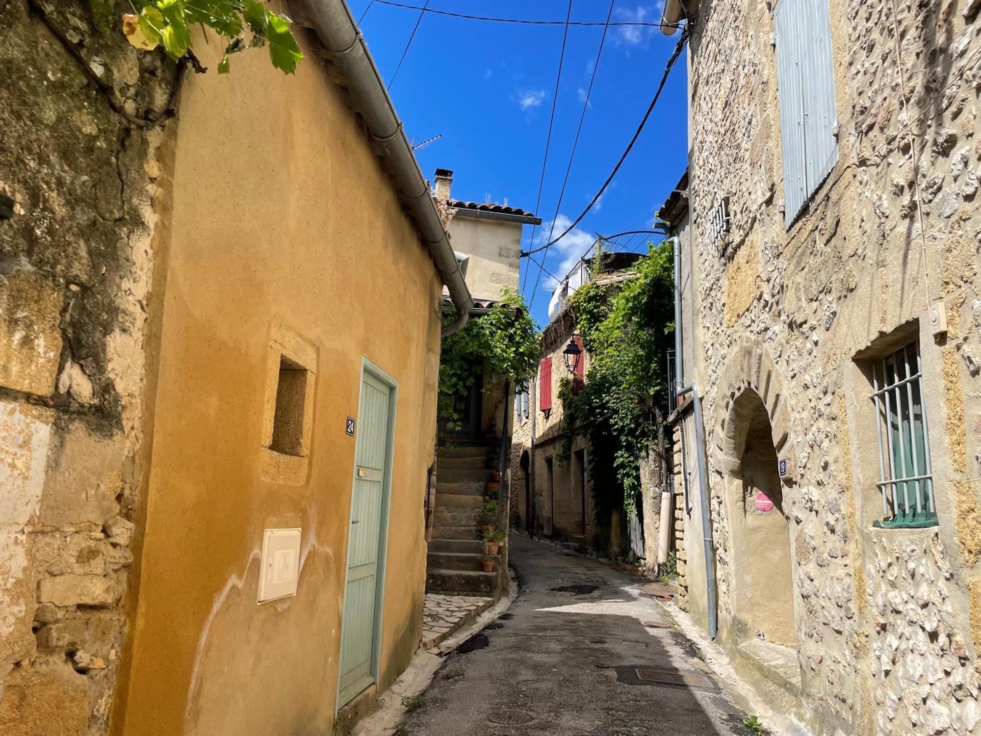 Charmante Maison De Village Collias Экстерьер фото