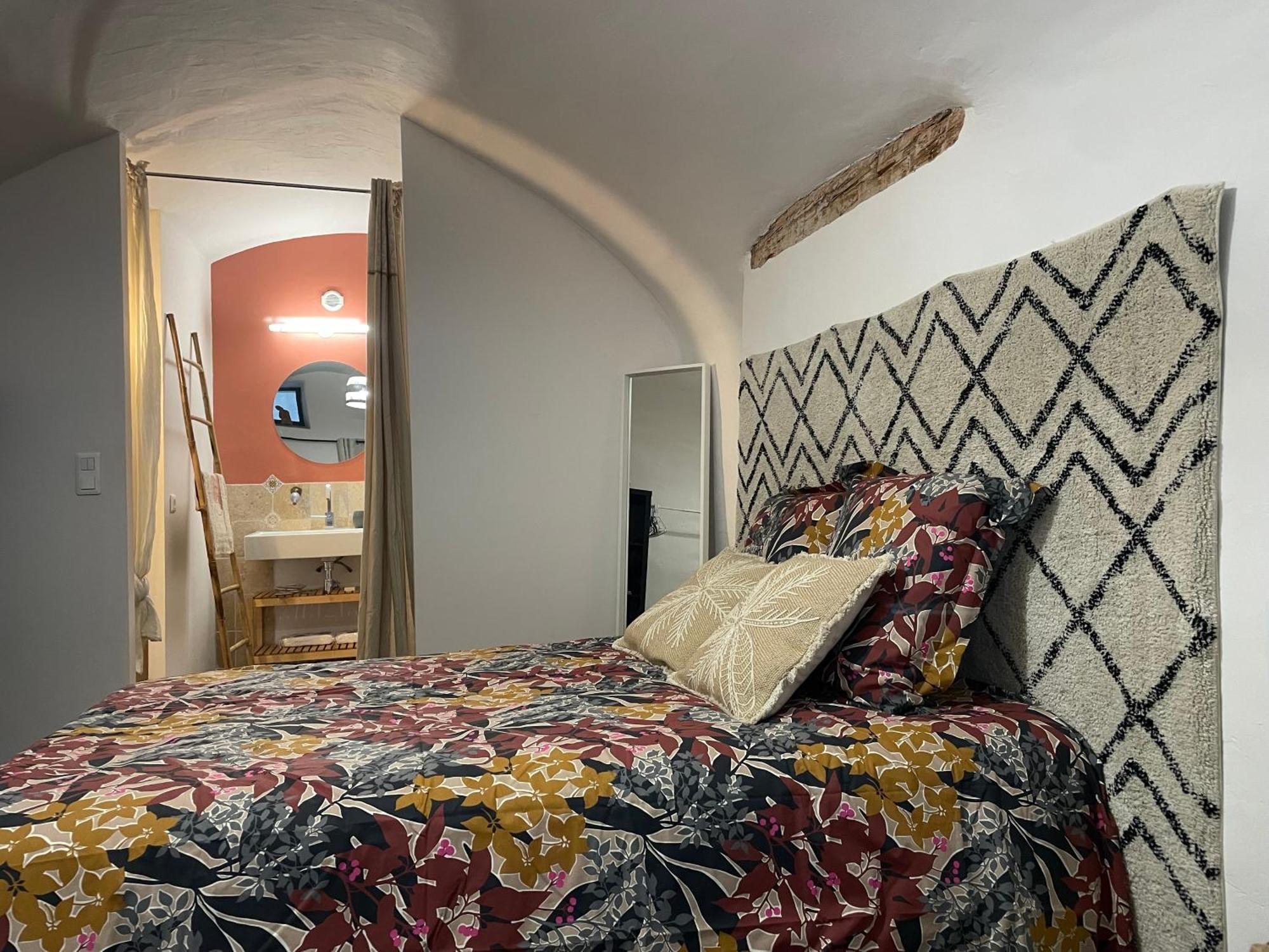 Charmante Maison De Village Collias Экстерьер фото